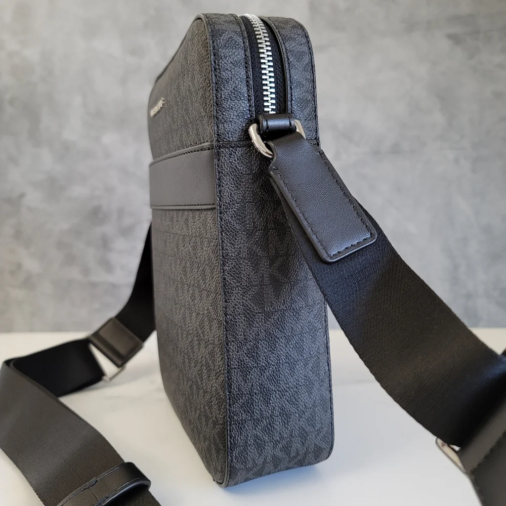 Michael Kors Crossbody - Picture 2 of 6